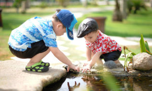 enfants-reflet-eau